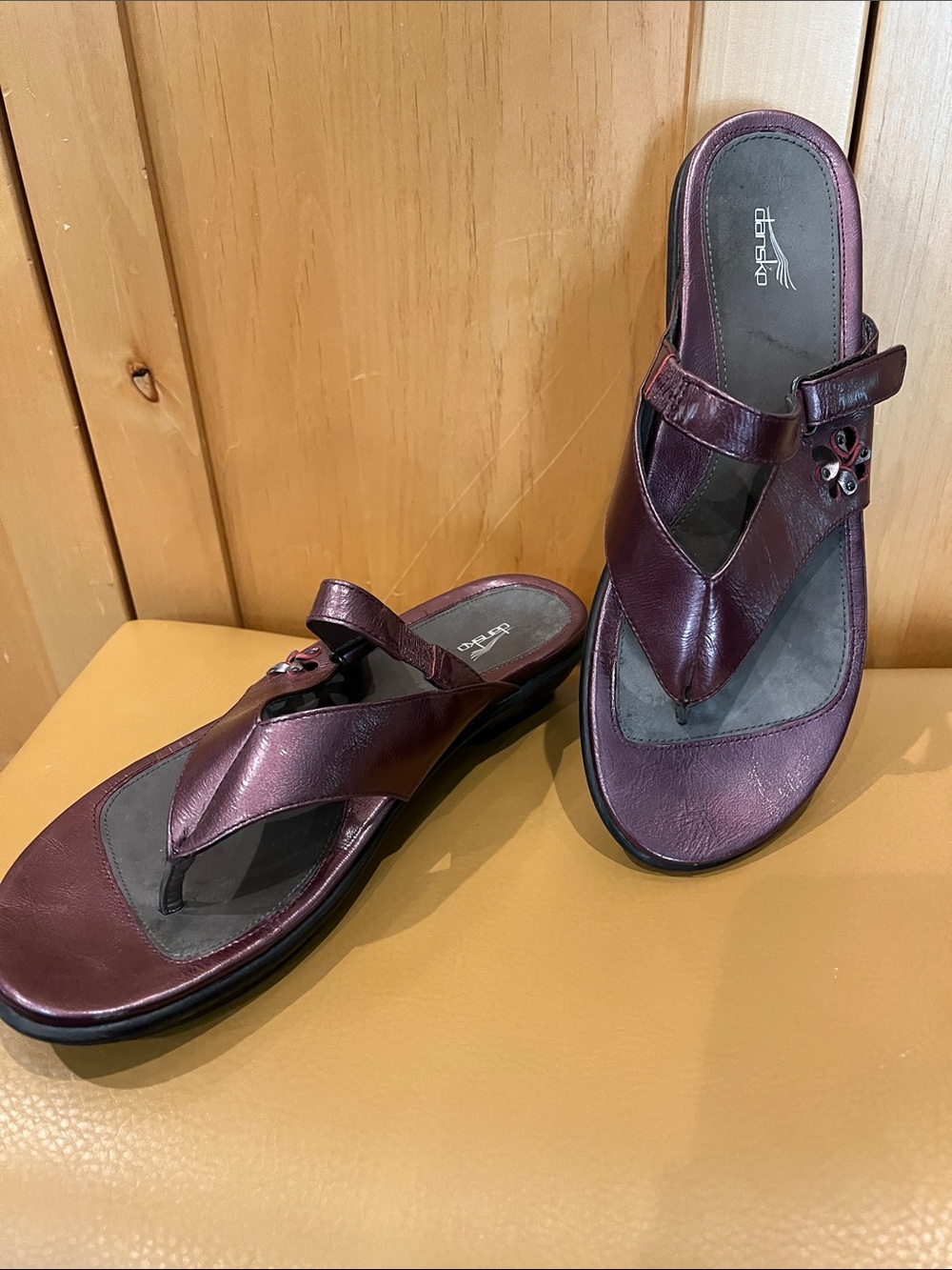 Women’s Dansko Slip-On Leather Thong Sandal - Plum, Size 8 1/2-9 (EU 39)